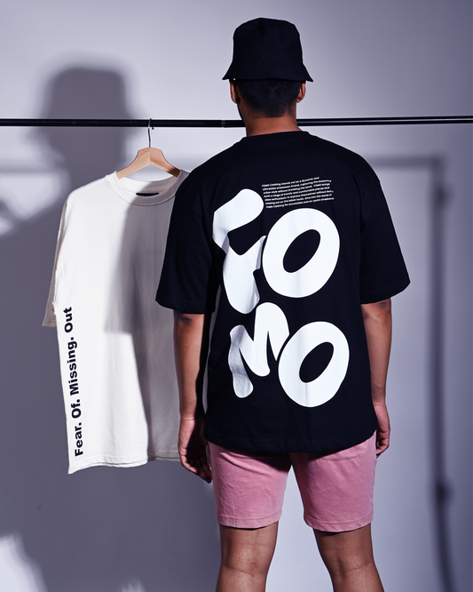 SIGNATURE FOMO OVERSIZE UNISEX T-SHIRT